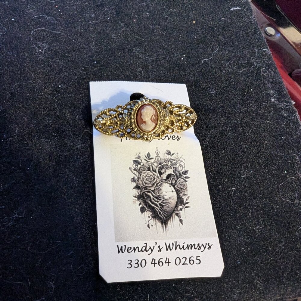 Vintage 1950's cameo gold tone filigree #28
